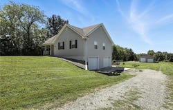 5964 SE Hilltop Road, Holt, MO 64048