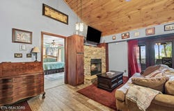 3570 Old Mountain Rd, Sevierville, TN 37876