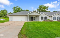 522 E 1st Street, Papillion, NE 68046-2451