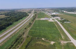 5231 Oak Crest Hill Rd SE, Hills, IA 52235