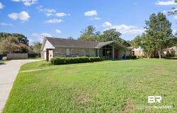 504 N Vaughn Dr, Satsuma, AL 36572