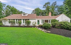 47 RABBIT RUN RD, ROSE VALLEY, PA 19086