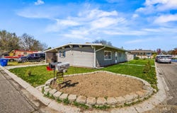 909 Victoria Ave, Fruitland, ID 83619