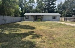 1108 S Oak St, Stuttgart, AR 72160