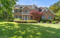 1 Saint Mary Avenue, Manahawkin, NJ 08050