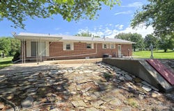 2110 RALEIGH Road, Eldorado, IL 62930-3411