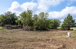 287 Sunset Trl, Luling, TX 78648