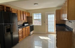 417 SW 3rd St, Hallandale Beach, FL 33009