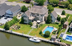 7 Sexton Drive, West Islip, NY 11795