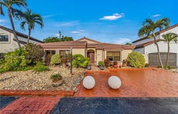 8914 SW 5th Ln, Miami, FL 33174