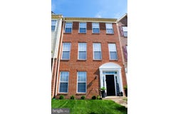 4246 LA MAURICIE Loop, DUMFRIES, VA 22025