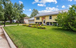 2008 S 4Th Avenue, Marshalltown, IA 50158