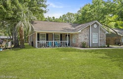 9404 Meadowlark Avenue, Ocean Springs, MS 39564