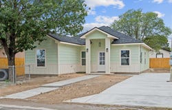 406 E Cortinas, Del Rio, TX 78840