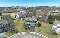 1131 PINE COURT, YORK, PA 17408