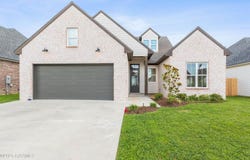 102 Queen Palm Circle, Youngsville, LA 70592