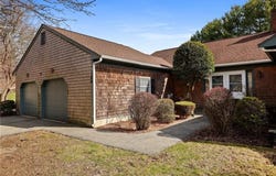 106 Oakland Farm Road, Portsmouth, RI 02871