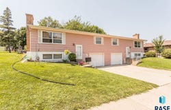 2105 S Marday Ave, Sioux Falls, SD 57103-4415