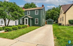 908 S 2nd Ave, Sioux Falls, SD 57104