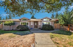 23167 NE SUNNYCREST Rd, Newberg, OR 97132