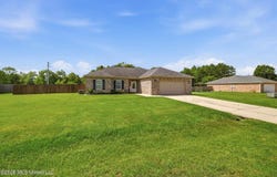 15 Meadow Path Circle, Picayune, MS 39466