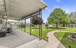 102 S 15th Avenue, Washington, IA 52353