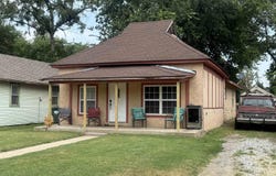 210 E Osborne St, Hutchinson, KS 67501