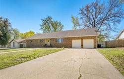 1910 Jefferson  ST, Siloam Springs, AR 72761