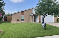 2406 Via Barcelona, Carrollton, TX 75006