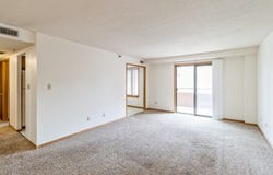2880 Grand Avenue unit: 107, Des Moines, IA 50312