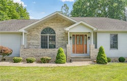 5537 Walnut Grove Circle, Struthers, OH 44471