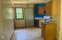 19284 Old Five Road, Versailles, MO 65084