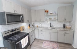 213 CONOVER STREET, BURLINGTON, NJ 08016