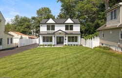 199 Midwood Rd, Paramus Boro, NJ 07652-1637
