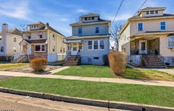 204 Pine St, Roselle Boro, NJ 07203-1106