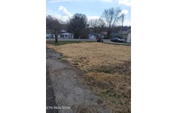 413 E Hemlock St, LaFollette, TN 37766