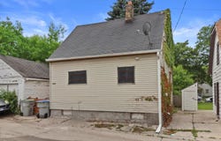 3252 N 40th St, Milwaukee, WI 53216