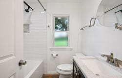 1415 W Fiesta Ln, Mequon, WI 53092
