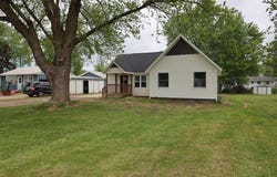 1609 5th Avenue N, Estherville, IA 51334