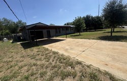 719 E Taft, Pearsall, TX 78061