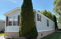 21298 Boquet Dr, Macomb, MI 48044
