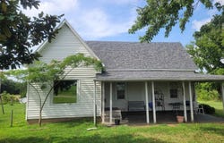 10192 E DAVIS Road, Mt Vernon, IL 62864