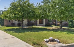 711 E Stone Ridge Drive, Ozark, MO 65721