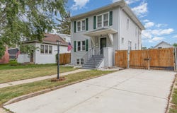 1057 Hollywood Avenue, Des Plaines, IL 60016