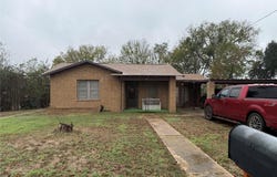 823 N Ellis St, Giddings, TX 78942