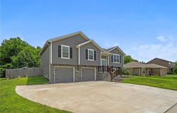 19205 NE Switchgrass Drive, Smithville, MO 64089