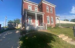 432 S 5th Street, Atchison, KS 66002
