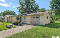814 VIRGINIA Avenue, Taylorville, IL 62568