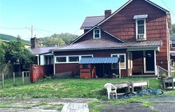 67 W Main Street, Adena, OH 43901