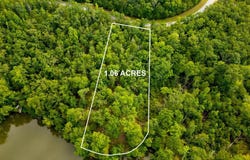 329 Terrapin Pointe Drive, Hodges, SC 29653